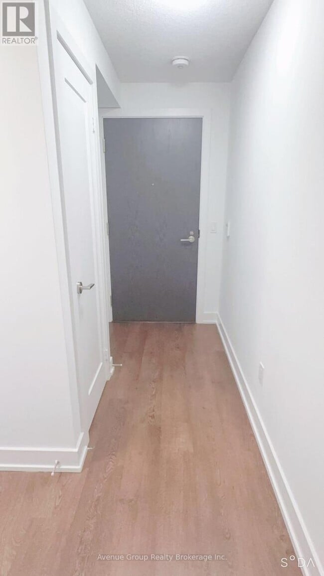 Photo du bâtiment - 7 Mabelle Ave