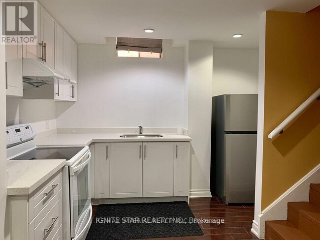 Photo du bâtiment - 3405 Colonial Dr