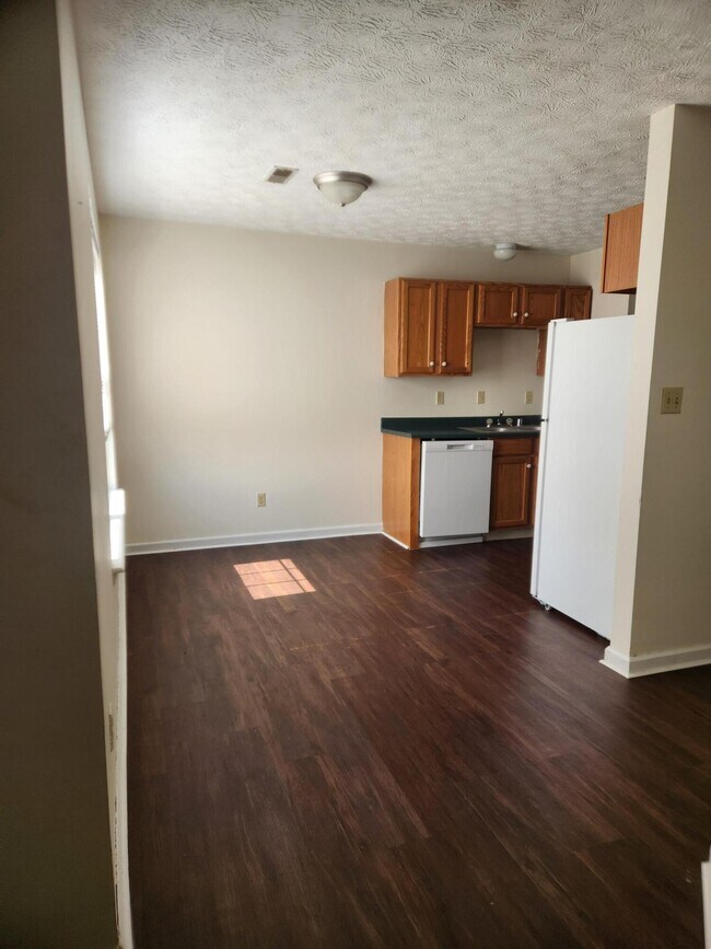 Building Photo - 105 Woods Trail