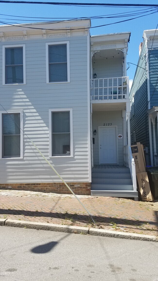 front - 2123 E Marshall St