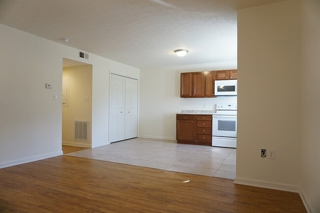 Building Photo - 939 Giles Rd