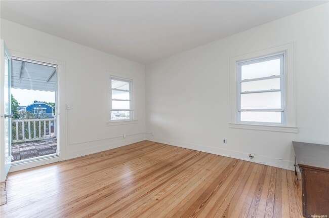 Building Photo - 357 W Hudson St