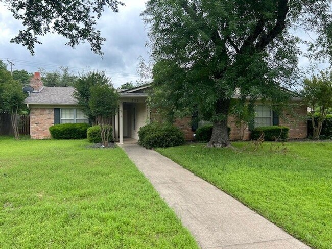 Foto del edificio - Spacious Midway ISD Home