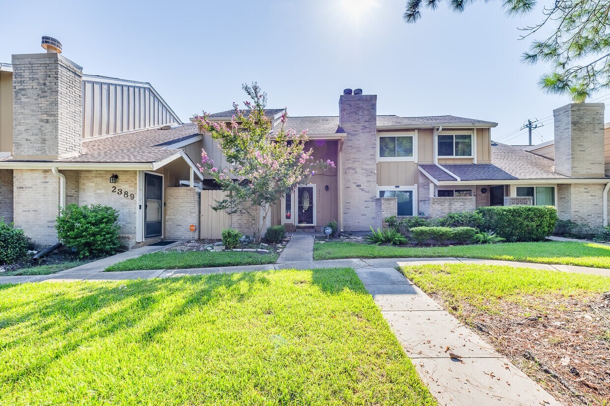 Foto principal - 2391 Crescent Park Dr