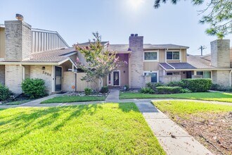 Building Photo - 2391 Crescent Park Dr