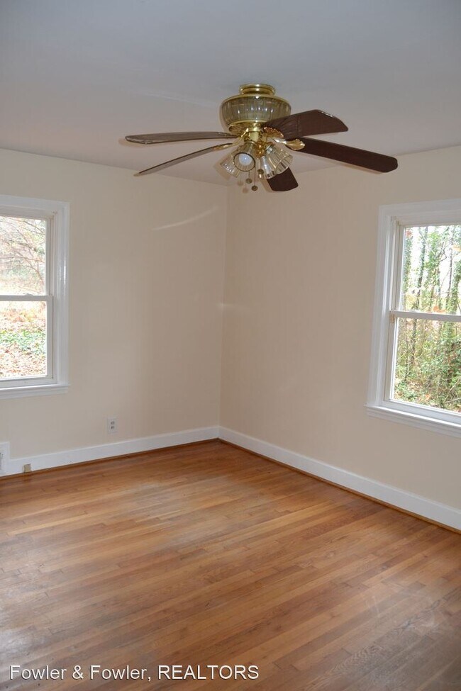 Building Photo - 3 br, 1 bath House - 1604 Eastchester Drive