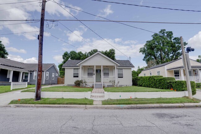 Foto del edificio - 1033 N Hampton Ave