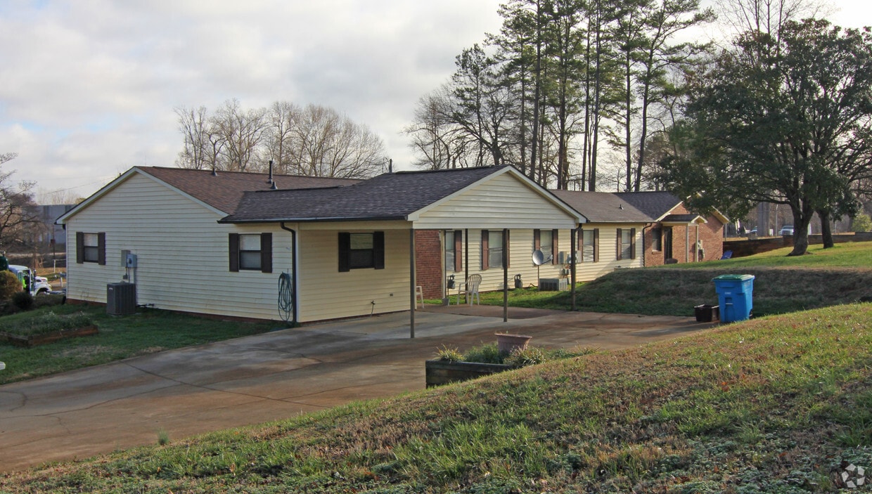 247 9th St, Belmont, NC 28012 Apartments in Belmont, NC