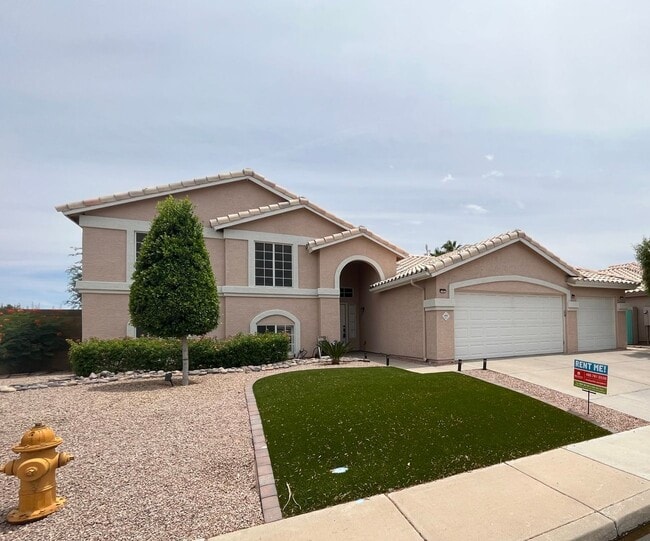 Foto del edificio - 4 Bedroom Home Near N McQueen Rd and E Cha...