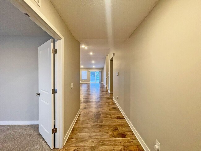 Building Photo - Gorgeous Like-New Home in Copper Hills, Never Rented, Fenced Yard, Huge Family Room, 3-Car Garage...