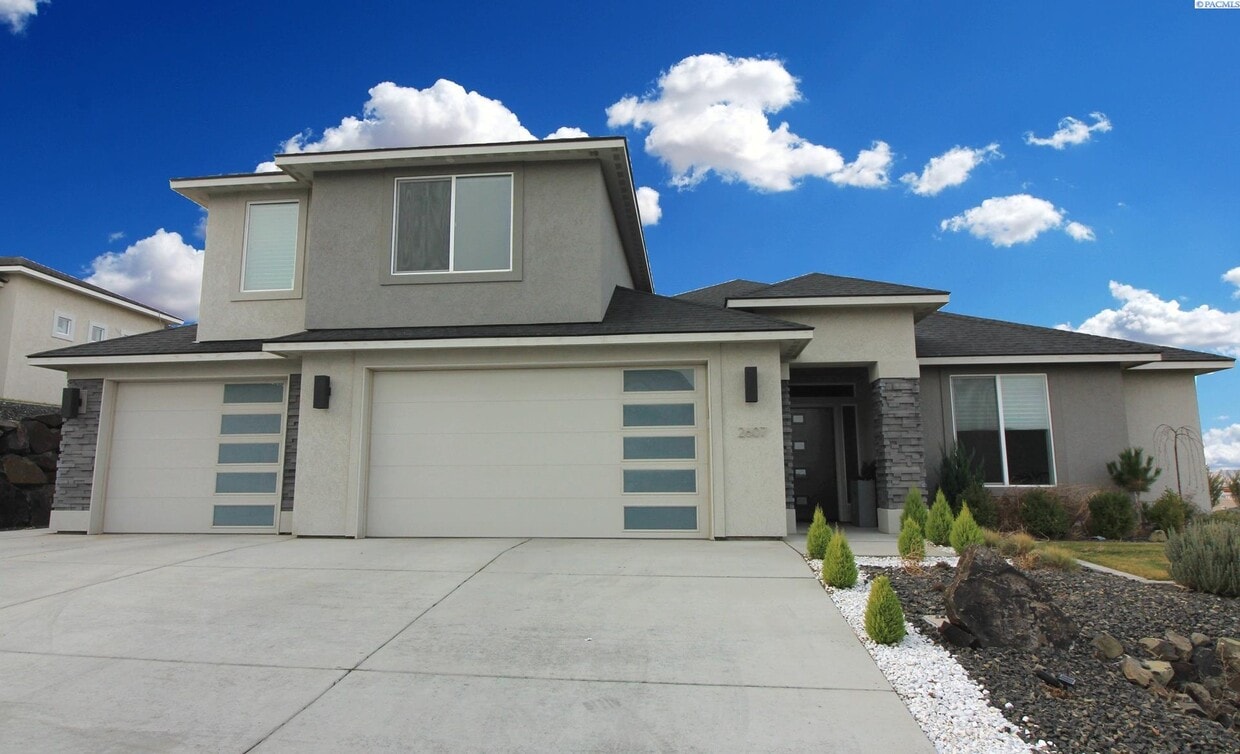 Primary Photo - 4 Bed/3 Bath Home - Panoramic Views of the...