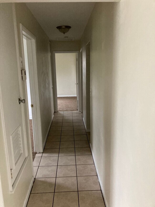 Foto del edificio - 2 Bed 2 Bath Home | Carport | Fenced Yard ...