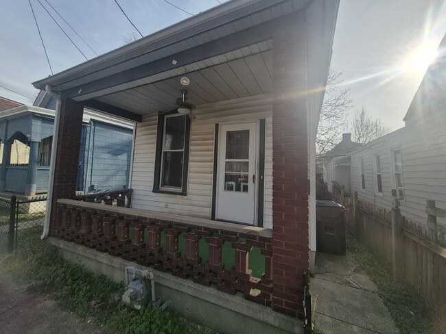 Building Photo - 1822 Pearl St