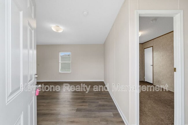 Building Photo - 812 Monroe Ln