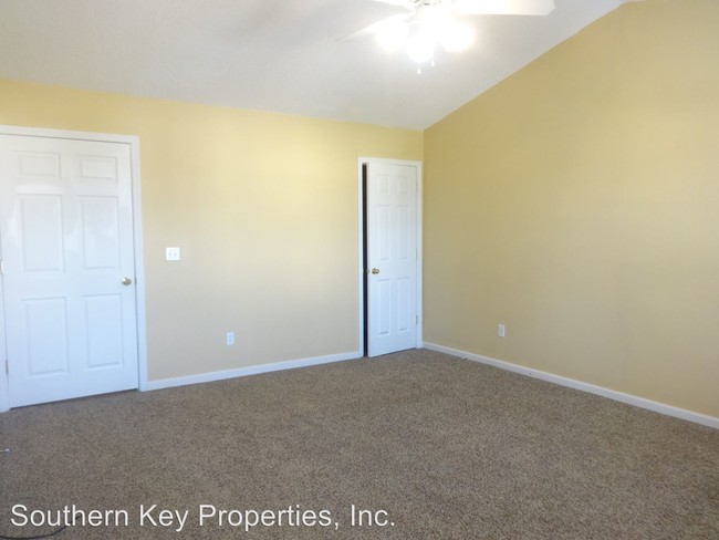 Building Photo - 329 Dahlquist Dr