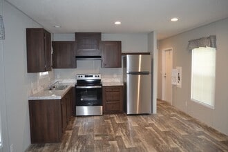 Building Photo - 121 Garlington Cir