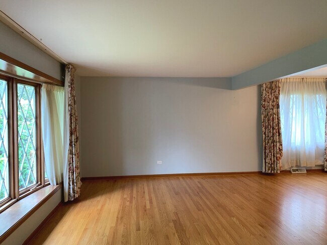 Building Photo - 7116 Blackburn Ave