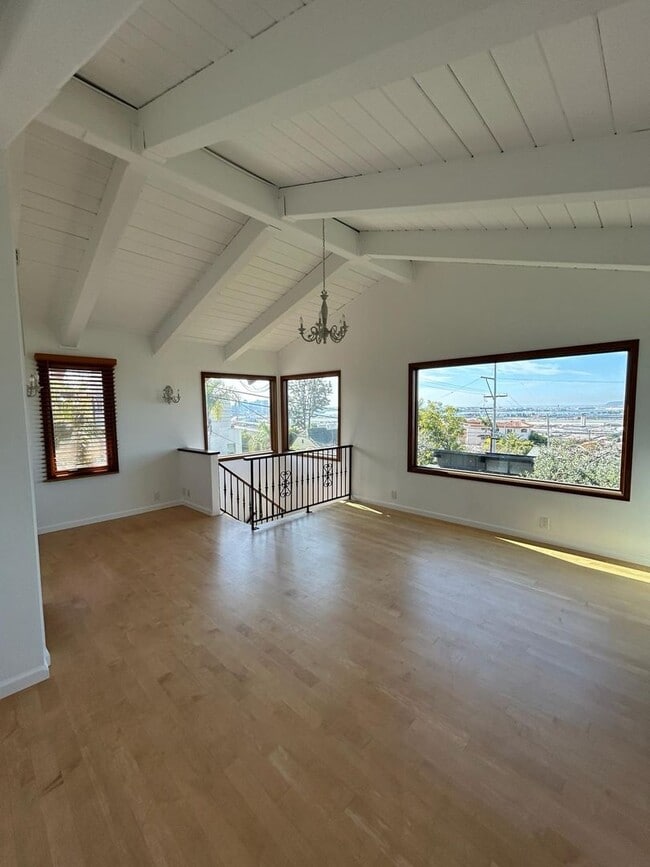 Building Photo - Gorgeous 2 Bedroom/1.5 Bath Two Story Home...