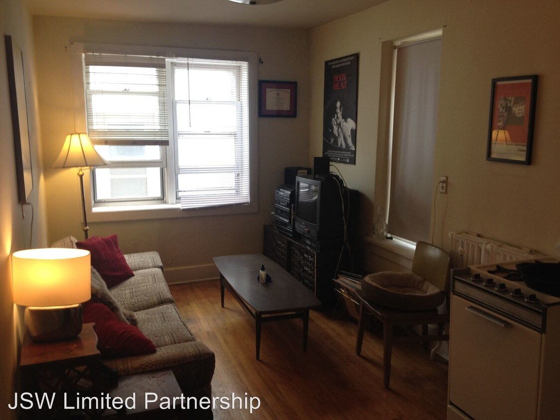 Primary Photo - 902 E Johnson St