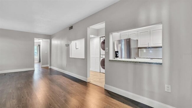Foto del edificio - 2568 Pine Ridge Way S
