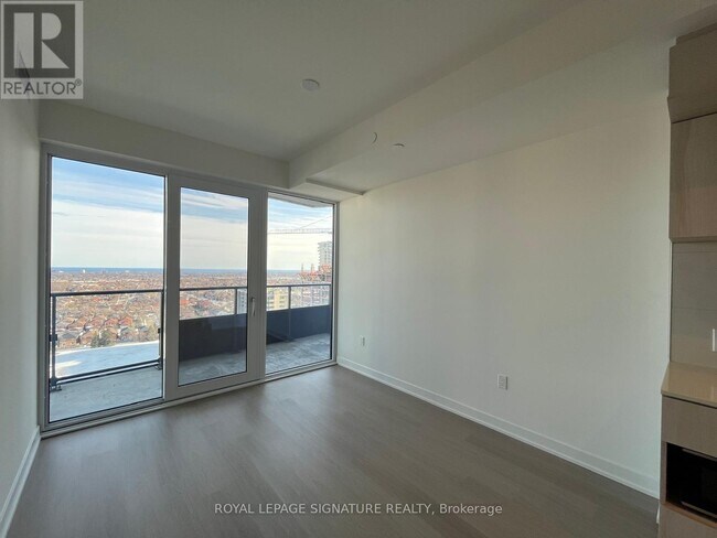 Photo du bâtiment - 448 Burnhamthorpe Rd W