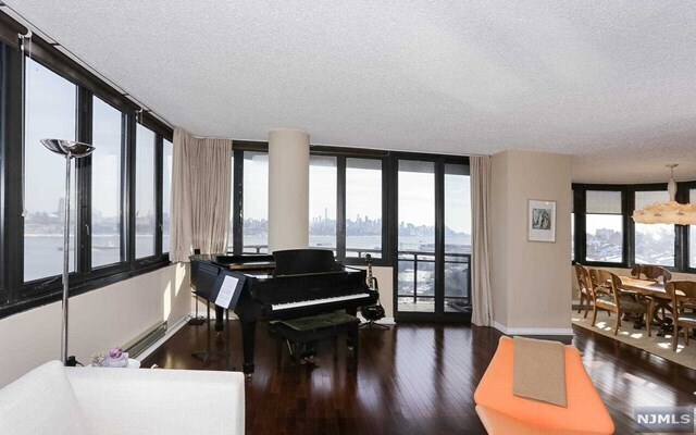 Foto principal - 100 Carlyle Dr