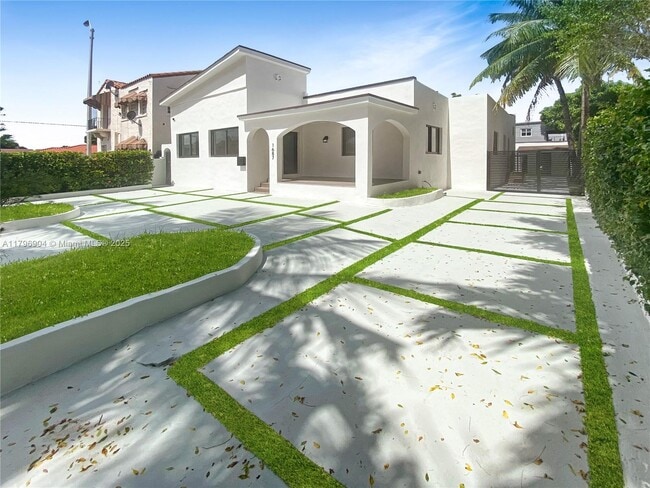 Building Photo - 1687 SW 11th St