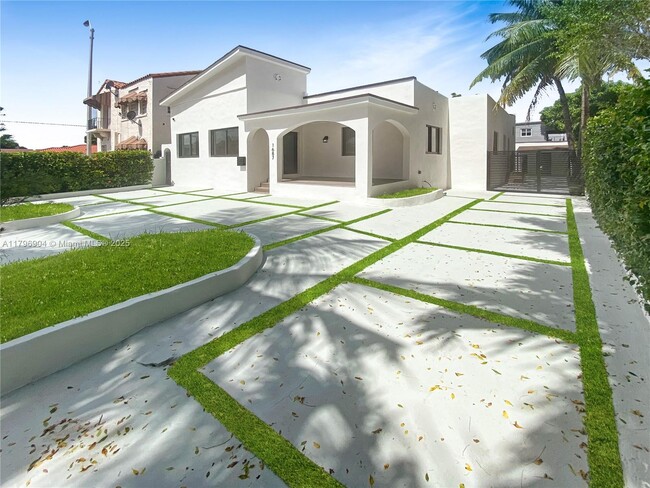 Foto del edificio - 1687 SW 11th St