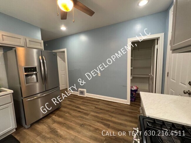 Foto del edificio - 4155 N Marmora Ave