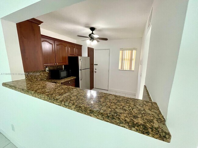 Foto del edificio - 1540 NE 191st St