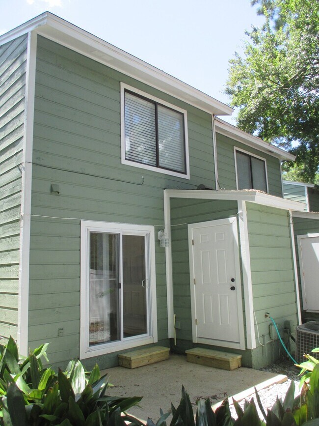 Building Photo - 301 S Lipona Rd
