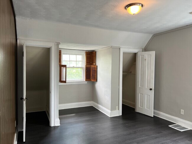 Dormitorio/Sala de estar - 568 Bird Ave