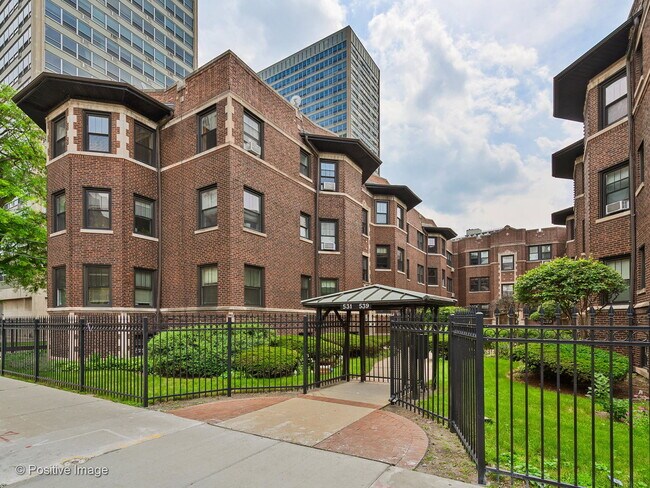 Foto del edificio - 531 W Addison St