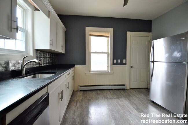 Building Photo - 6 Otis St