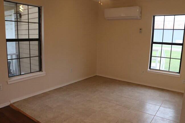 Building Photo - 125 Palo Blanco Dr