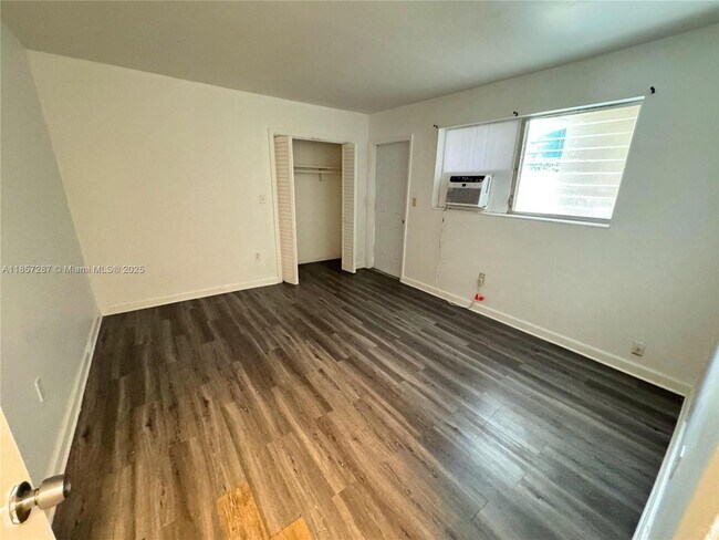 Foto del edificio - 403 NW 25th St