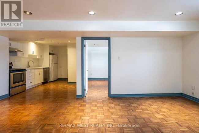 Building Photo - 28 Paragon Rd