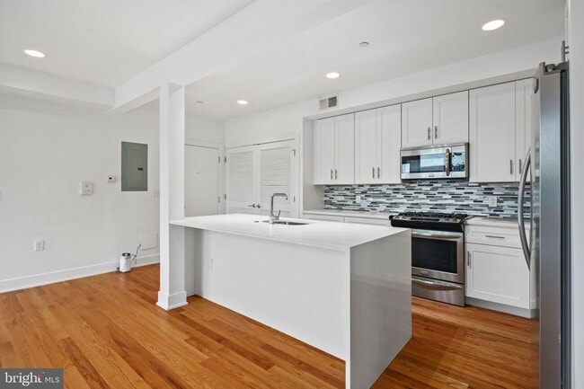 Building Photo - Northern Liberties Apartment