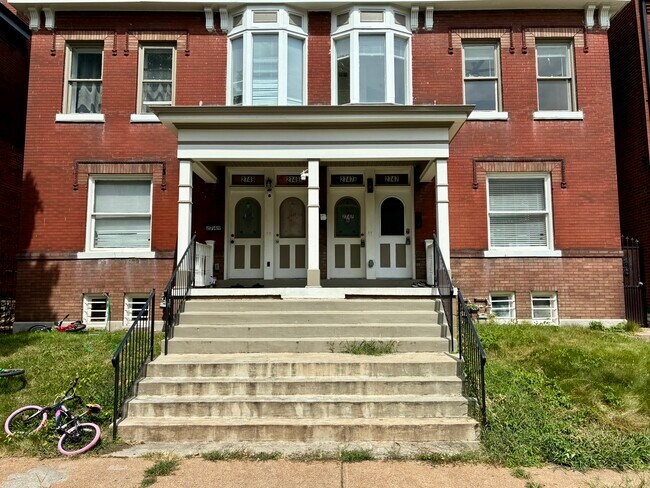 Building Photo - 2747 Armand Pl