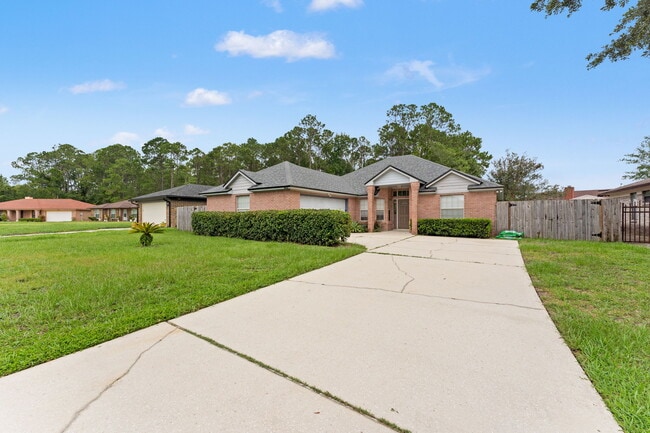Building Photo - 1845 Daytona Ln N
