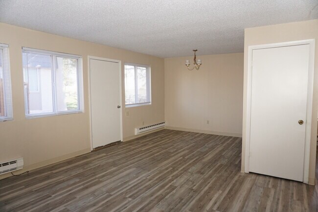 Building Photo - Spacious 2 Bedroom Condo-SPECIAL PRICING.