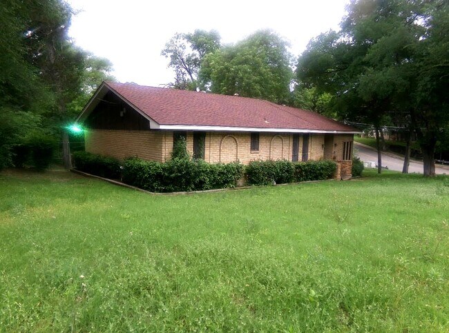 Foto del edificio - 7321 Indian Ridge Trl