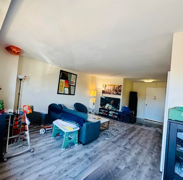 Photo - 225 St Pauls Ave Apartment