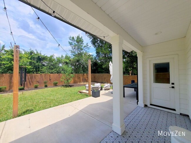 Building Photo - 5018 Double Lakes Dr