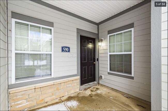 Foto del edificio - 590 Redwood Ln