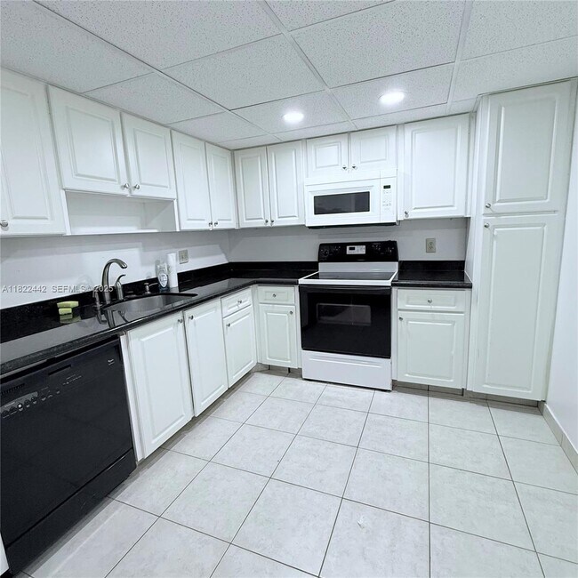 Foto del edificio - 3980 Oaks Clubhouse Dr