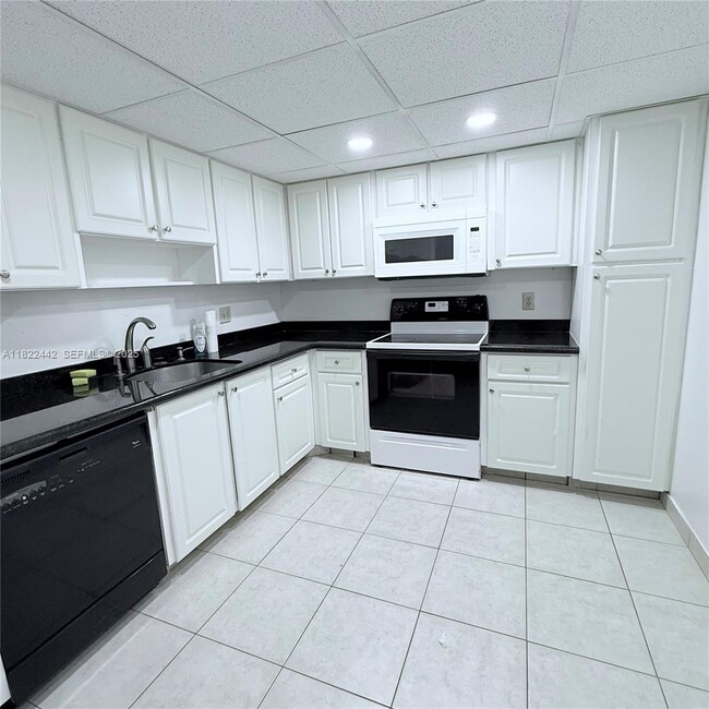 Building Photo - 3980 Oaks Clubhouse Dr