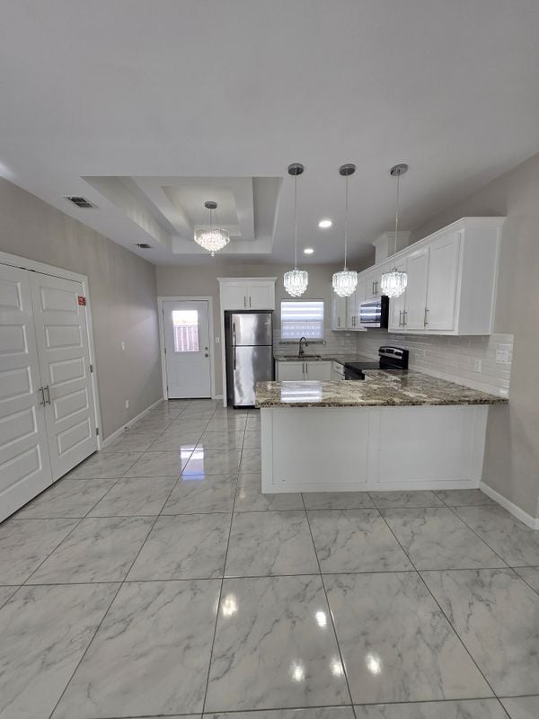 Building Photo - 1018 N Woodson Ave