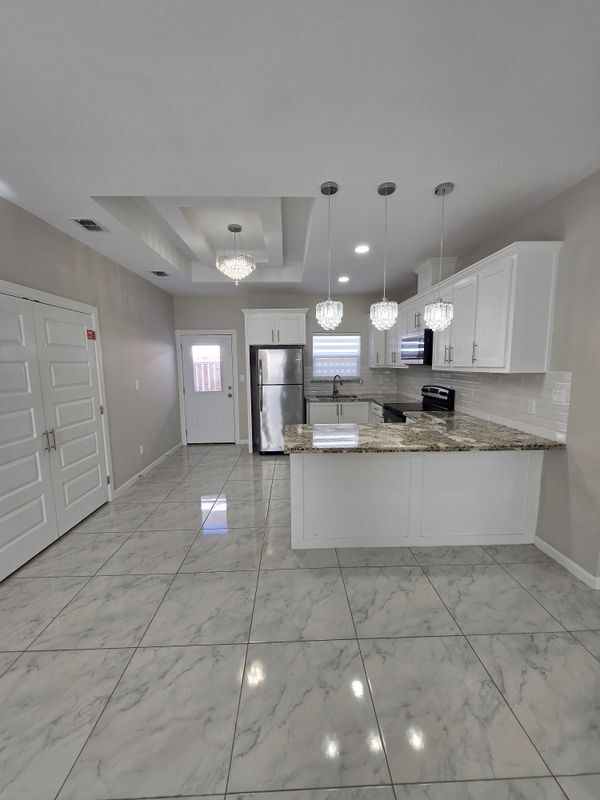 Foto del edificio - 1018 N Woodson Ave