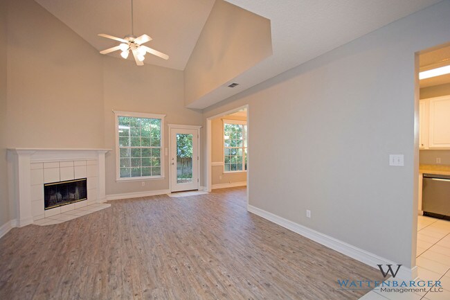 Building Photo - 3204 Castle Ct